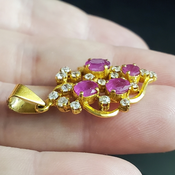 Solid 18k ruby pendant! This is a one of a kind cu - Picture 4 of 9